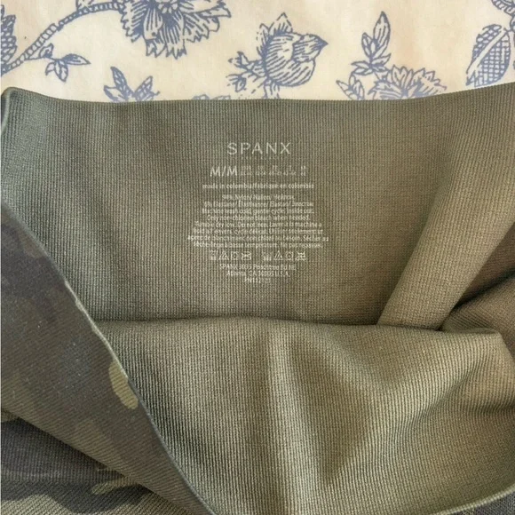 Spanx Seamless Leggings - Picture 5 of 5